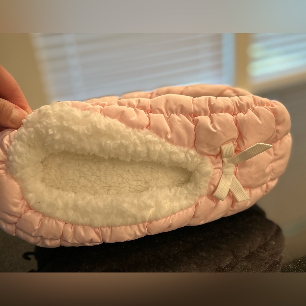 NWOT Women Slippers